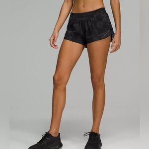 Lululemon women's camo hotty hot shorts 2.5"